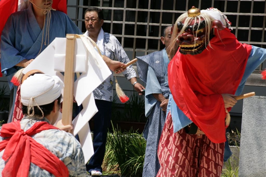 三峰諏訪神社の獅子舞