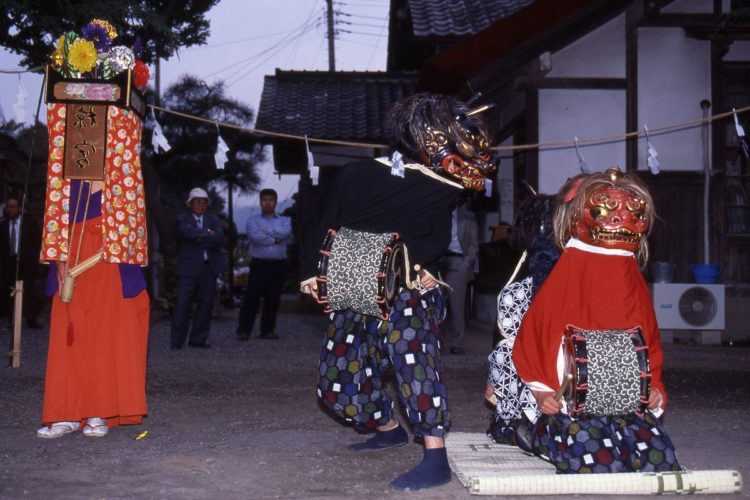 皆野椋神社の獅子舞・神楽